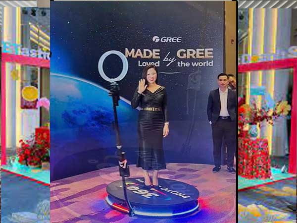 Photobooth 360 Độ: Đòn Bẩy Tăng Trưởng Tương Tác & Doanh Số Cho Chiến Dịch FMCG Roadshow & Sampling