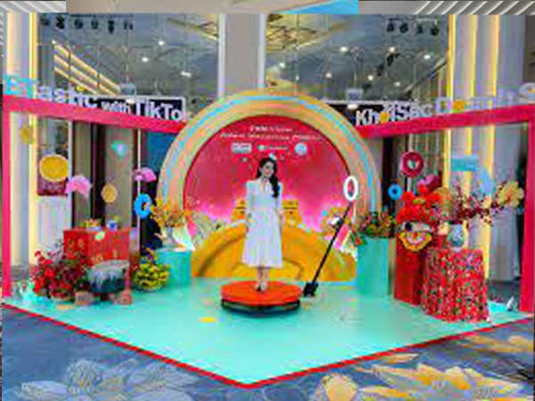 Photobooth Quay Video 360 Độ: Chiến Lược Tối Ưu Hóa Viral Marketing Cho Sự Kiện Ra Mắt Xe Hơi 2025–2026